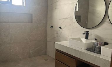 Casa moderna y nueva en venta