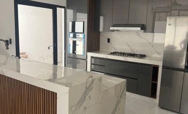 Casa moderna y nueva en venta