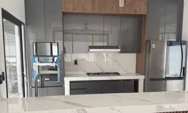 Casa moderna y nueva en venta