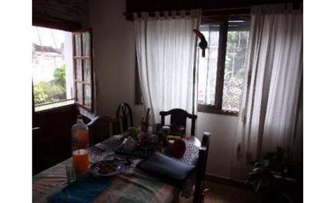 Casa amplia con parque libre.  Apta Crédito Bancario!!!!