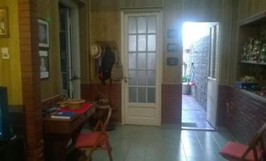 Casa de 200 m2 con gge y quincho IMPECABLE