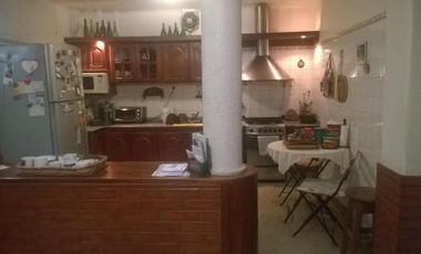 Casa de 200 m2 con gge y quincho IMPECABLE