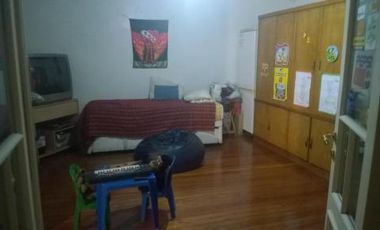 Casa de 200 m2 con gge y quincho IMPECABLE