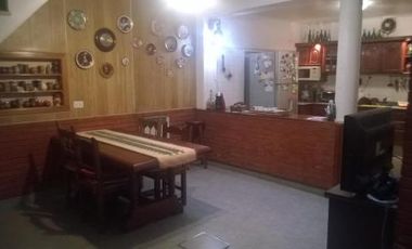 Casa de 200 m2 con gge y quincho IMPECABLE