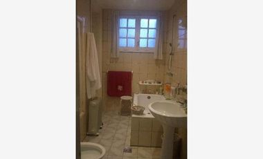 Casa de 200 m2 con gge y quincho IMPECABLE