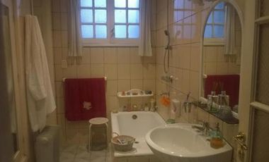 Casa de 200 m2 con gge y quincho IMPECABLE