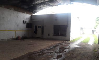 Galpón con casa y cocheras en venta, Bernardo de Irigoyen 667, Escobar centro