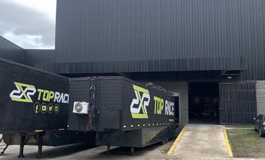 Excelente establecimiento Logístico de 4700 m2 cub en Garín