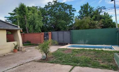 Casa en venta - 2 Dormitorios 1 Baño - Cochera - 400Mts2 - Glew, Almirante Brown