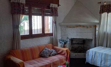 Casa en venta - 2 Dormitorios 1 Baño - Cochera - 400Mts2 - Glew, Almirante Brown