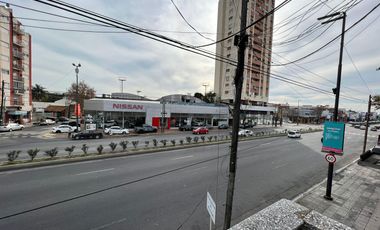 Excelente local/galpòn con losa en venta