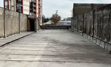 Excelente local/galpòn con losa en venta