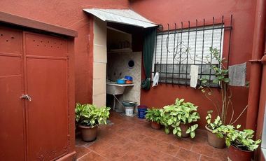 Casa en  venta de 3 ambientes con cochera, patio, terraza y parrilla - Wilde