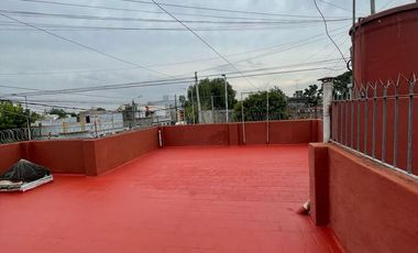 Casa en  venta de 3 ambientes con cochera, patio, terraza y parrilla - Wilde