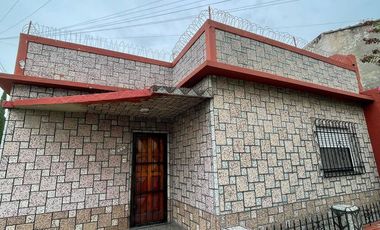 Casa en  venta de 3 ambientes con cochera, patio, terraza y parrilla - Wilde