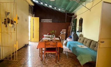 Casa en  venta de 3 ambientes con cochera, patio, terraza y parrilla - Wilde
