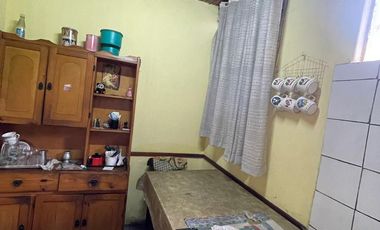 Casa en  venta de 3 ambientes con cochera, patio, terraza y parrilla - Wilde