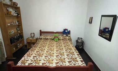 Casa en  venta de 3 ambientes con cochera, patio, terraza y parrilla - Wilde
