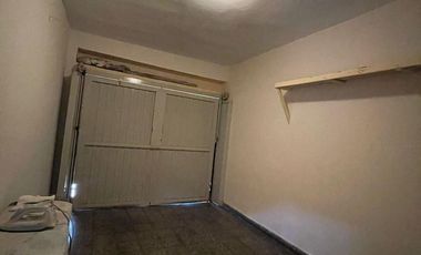 Casa en  venta de 3 ambientes con cochera, patio, terraza y parrilla - Wilde