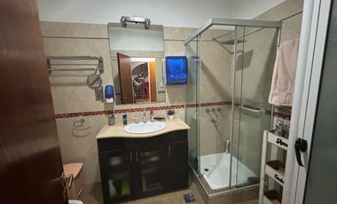 Casa de 5 ambientes en dos plantas