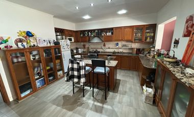 Casa de 5 ambientes en dos plantas