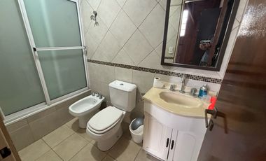 Casa de 5 ambientes en dos plantas