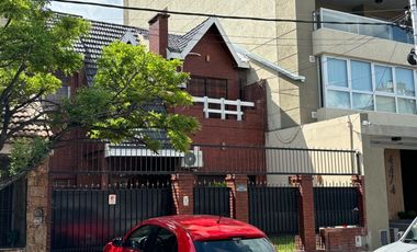 Casa de 5 ambientes en dos plantas