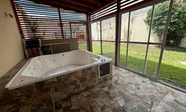 Casa de 5 ambientes en dos plantas