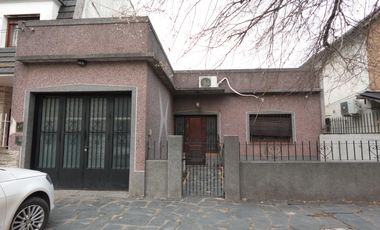 Casa en Turdera con 2 dormitorios, excelente ubicación - APTA CRÉDITO