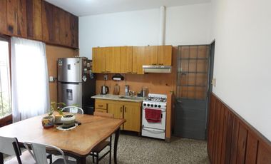 Casa en Turdera con 2 dormitorios, excelente ubicación - APTA CRÉDITO