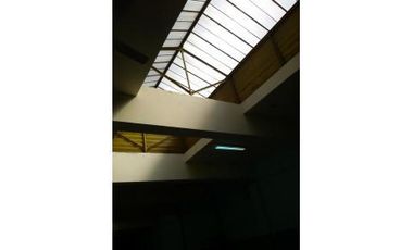Galpón 435 m2 con oficinas