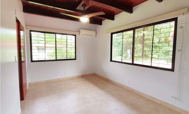 ALQUILER DE CASA EN ANCON DE 5 REC Y  410 MTS 2