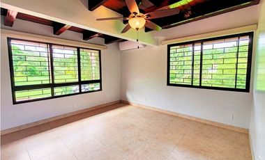 ALQUILER DE CASA EN ANCON DE 5 REC Y  410 MTS 2