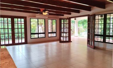 ALQUILER DE CASA EN ANCON DE 5 REC Y  410 MTS 2