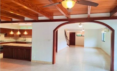 ALQUILER DE CASA EN ANCON DE 5 REC Y  410 MTS 2