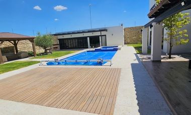 Casa en VENTA Residencial con Alberca en privada a 20 minutos de Plaza Mayor