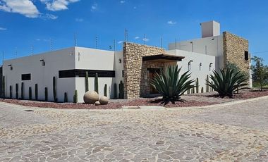 Casa en VENTA Residencial con Alberca en privada a 20 minutos de Plaza Mayor