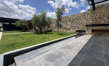 Casa en VENTA Residencial con Alberca en privada a 20 minutos de Plaza Mayor