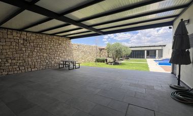 Casa en VENTA Residencial con Alberca en privada a 20 minutos de Plaza Mayor