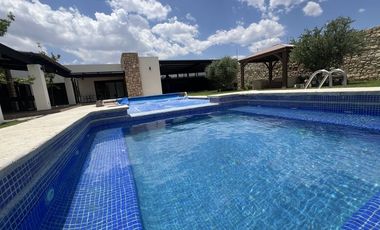 Casa en VENTA Residencial con Alberca en privada a 20 minutos de Plaza Mayor