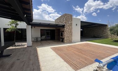 Casa en VENTA Residencial con Alberca en privada a 20 minutos de Plaza Mayor