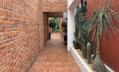 Casa en venta en fraccionamiento en frente a Perisur
