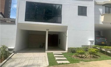 CASA EN EL POBLADO