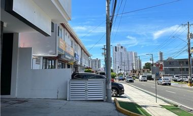 Alquiler de local comercial en Parque Lefevre, PH Epoca