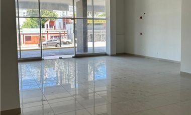 Alquiler de local comercial en Parque Lefevre, PH Epoca