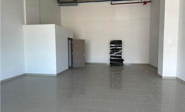 Alquiler de local comercial en Parque Lefevre, PH Epoca