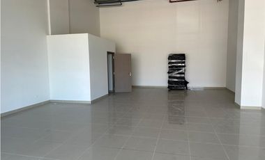 Alquiler de local comercial en Parque Lefevre, PH Epoca