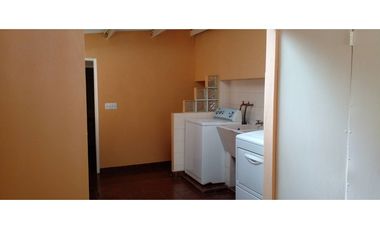 VENTA DE LUJOSA Y AMPLIA CASA EN MIRAFLORES 380M2