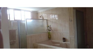 VENTA DE LUJOSA Y AMPLIA CASA EN MIRAFLORES 380M2