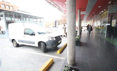 Local Comercial en Arriendo en Vitacura con Arturo Ureta